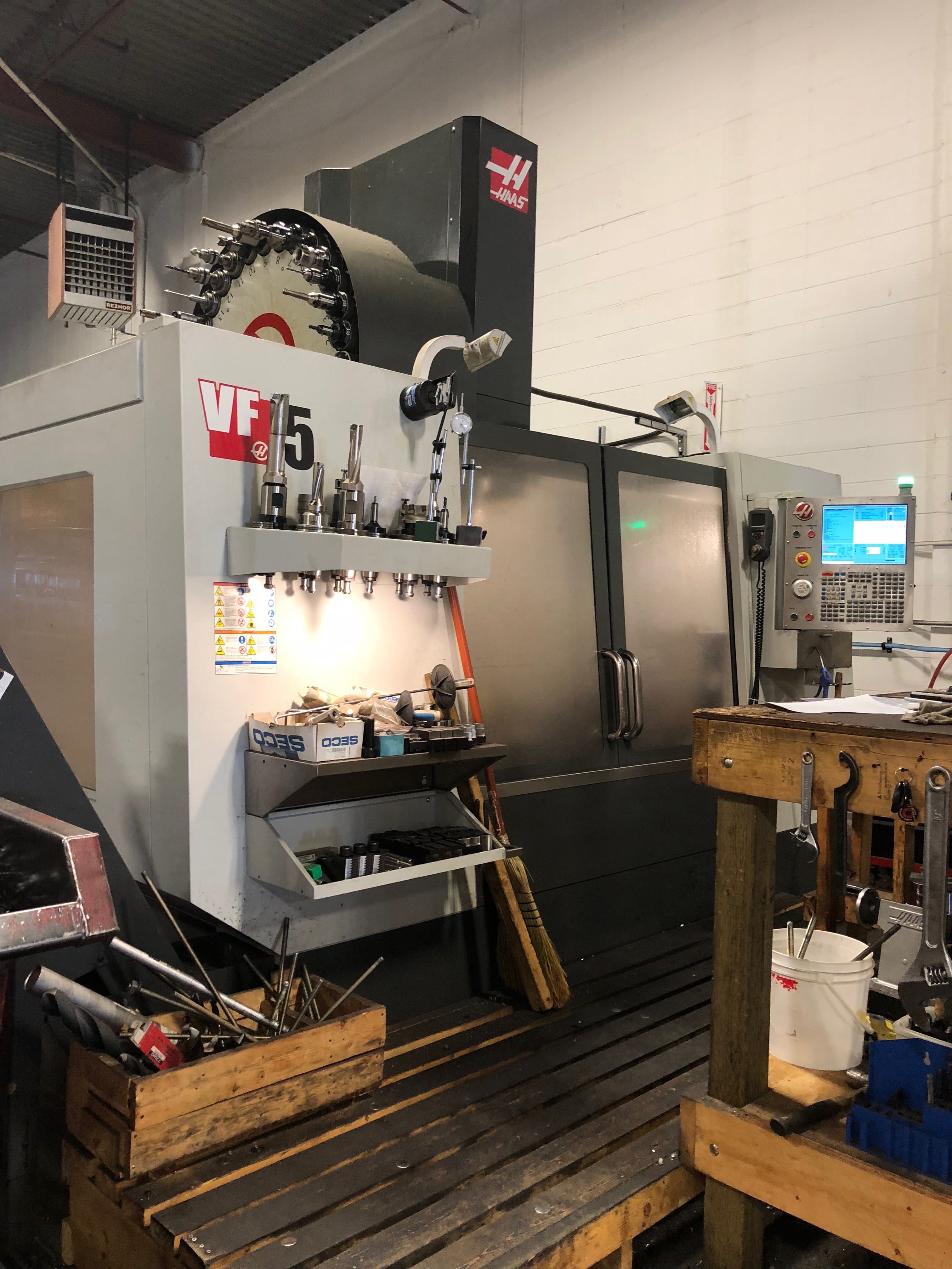 Hass CNC VF5 Milling Machine